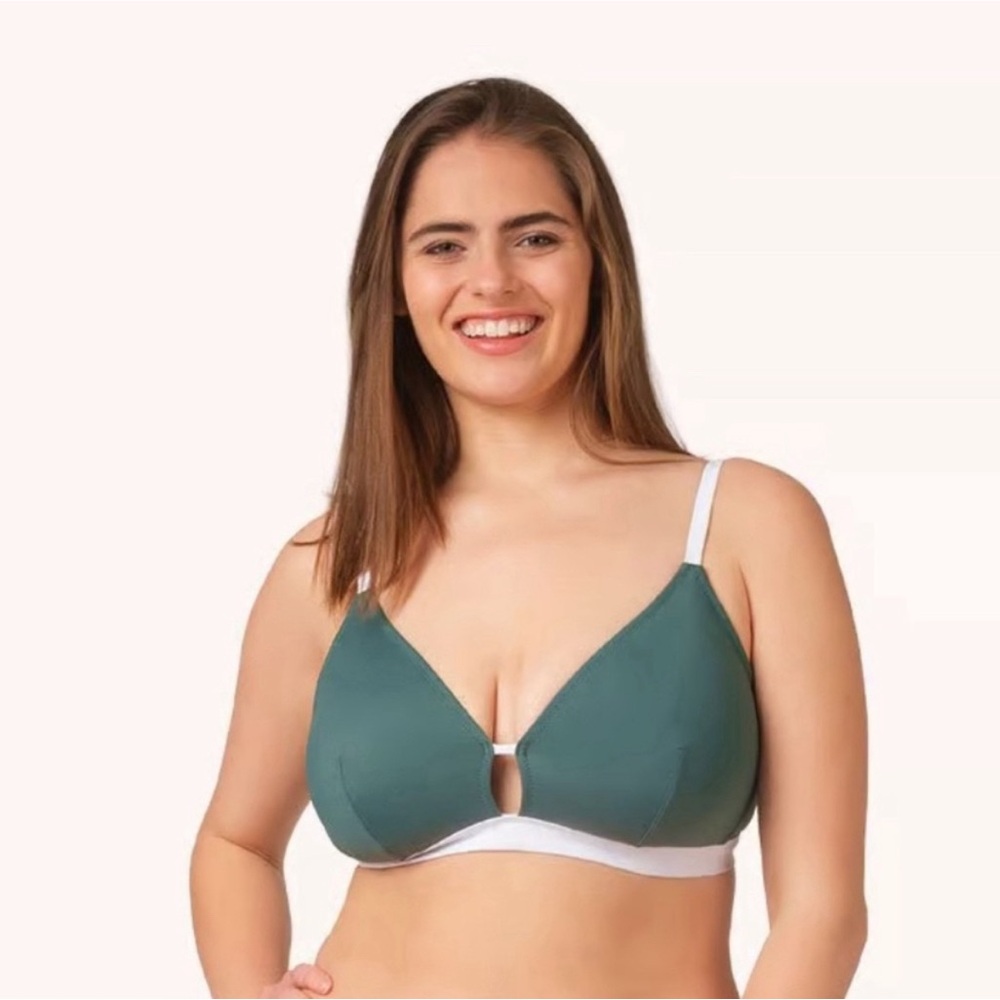 NWT Lively swim top navy blue
Swim busty bralette